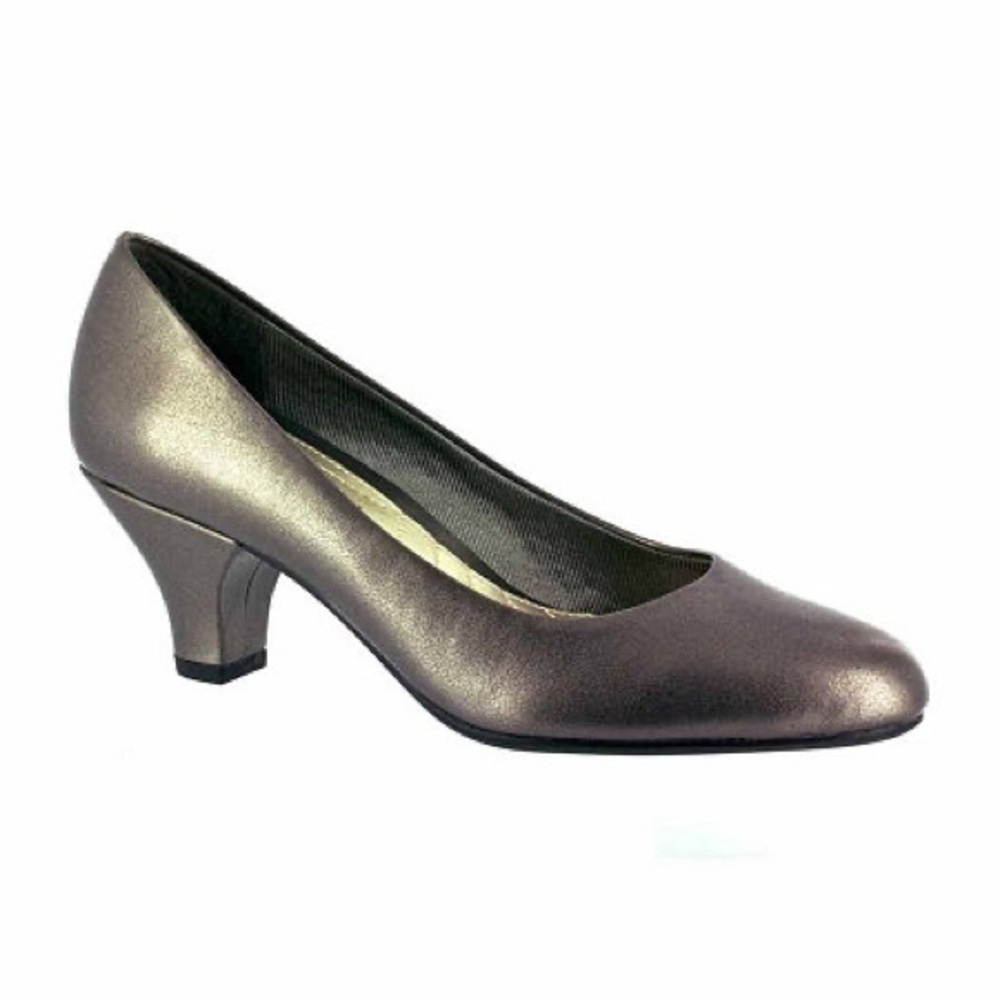 NIB Easy Street Fabulous Pumps Size 8